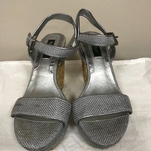 Silver straw wedge